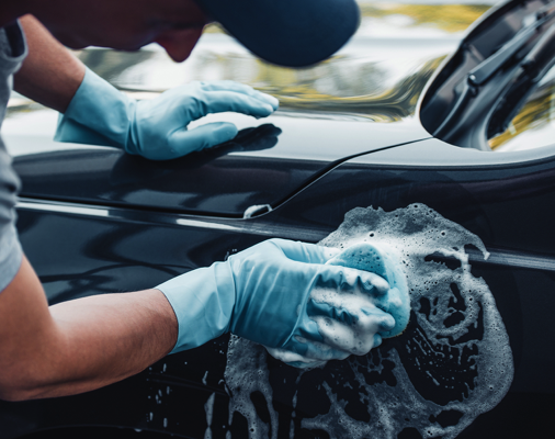 Außenreinigung Ihres Fahrzeuges mittels Händwäsche 